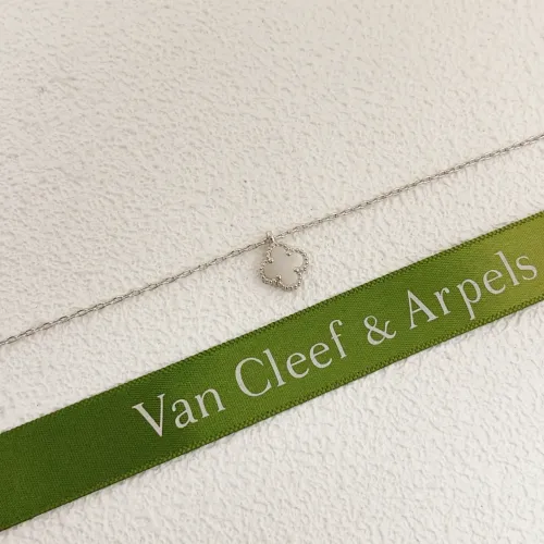 Cheap Van Cleef &amp; Arpels Necklaces For Women #1398243 Replica Wholesale [$25.00 USD] [ITEM#1398243] on Replica Van Cleef &amp; Arpels Necklaces
