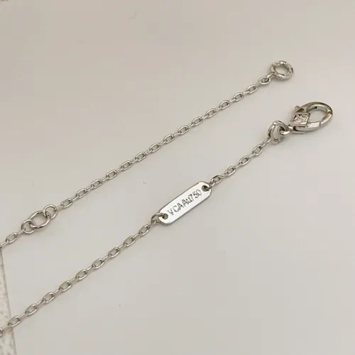 Cheap Van Cleef &amp; Arpels Necklaces For Women #1398246 Replica Wholesale [$25.00 USD] [ITEM#1398246] on Replica Van Cleef &amp; Arpels Necklaces