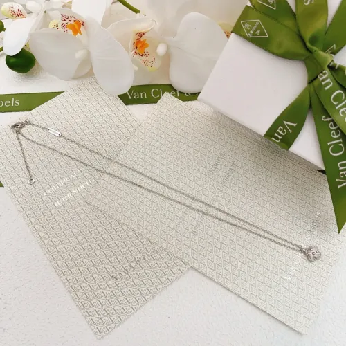 Cheap Van Cleef &amp; Arpels Necklaces For Women #1398300 Replica Wholesale [$27.00 USD] [ITEM#1398300] on Replica Van Cleef &amp; Arpels Necklaces