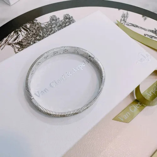 Cheap Van Cleef &amp; Arpels Bracelets #1398394 Replica Wholesale [$39.00 USD] [ITEM#1398394] on Replica Van Cleef &amp; Arpels Bracelets