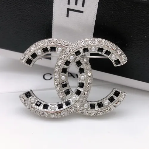 Chanel Brooches For Women #1398806