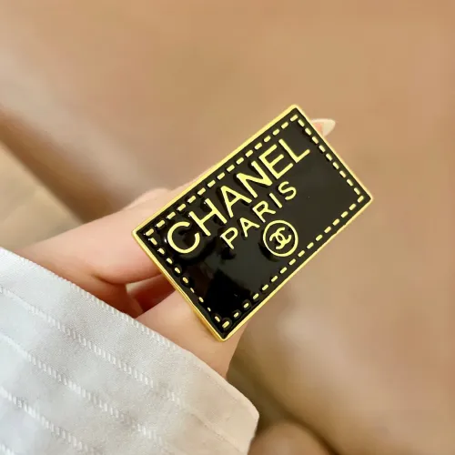 Cheap Chanel Brooches For Women #1399002 Replica Wholesale [$27.00 USD] [ITEM#1399002] on Replica Chanel Brooches