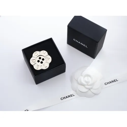 Cheap Chanel Brooches For Women #1399003 Replica Wholesale [$48.00 USD] [ITEM#1399003] on Replica Chanel Brooches