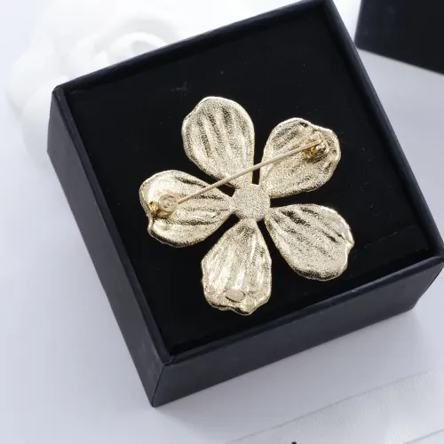 Cheap Chanel Brooches For Women #1399004 Replica Wholesale [$45.00 USD] [ITEM#1399004] on Replica Chanel Brooches