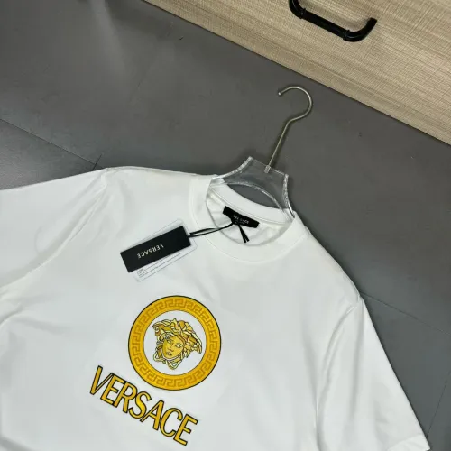Cheap Versace T-Shirts Short Sleeved For Unisex #1402146 Replica Wholesale [$32.00 USD] [ITEM#1402146] on Replica Versace T-Shirts