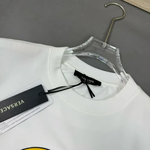 Cheap Versace T-Shirts Short Sleeved For Unisex #1402146 Replica Wholesale [$32.00 USD] [ITEM#1402146] on Replica Versace T-Shirts