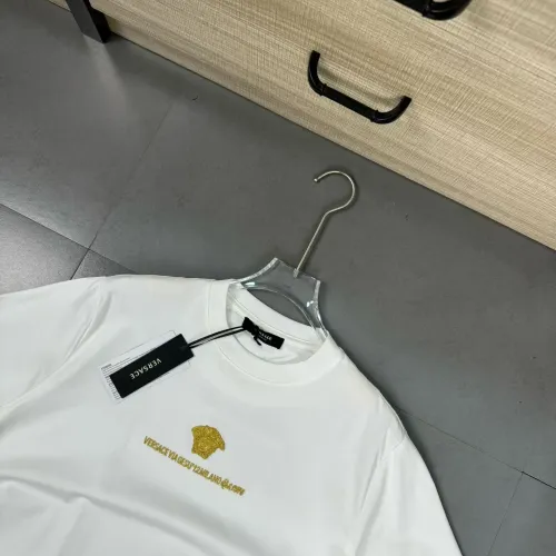 Cheap Versace T-Shirts Short Sleeved For Unisex #1402227 Replica Wholesale [$32.00 USD] [ITEM#1402227] on Replica Versace T-Shirts