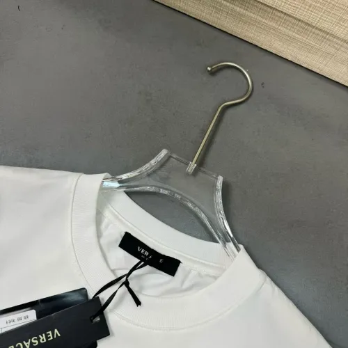 Cheap Versace T-Shirts Short Sleeved For Unisex #1402255 Replica Wholesale [$32.00 USD] [ITEM#1402255] on Replica Versace T-Shirts