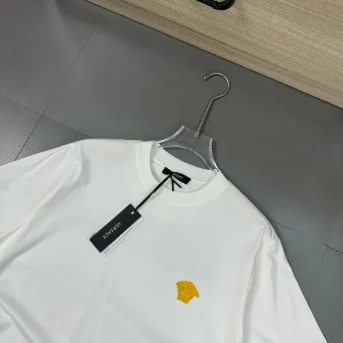 Cheap Versace T-Shirts Short Sleeved For Unisex #1402258 Replica Wholesale [$32.00 USD] [ITEM#1402258] on Replica Versace T-Shirts
