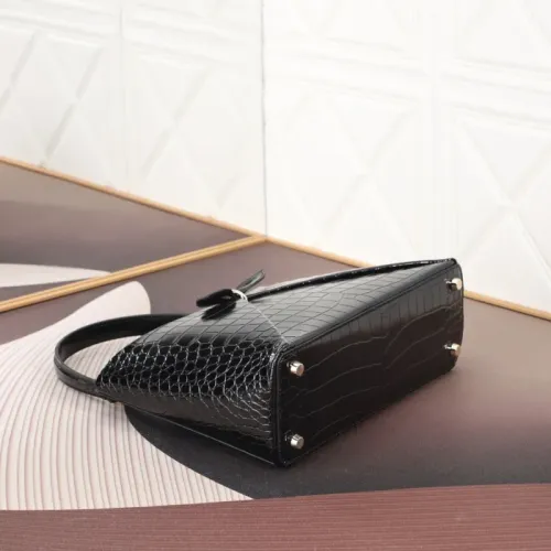 Cheap Christian Dior AAA Quality Handbags For Women #1404578 Replica Wholesale [$102.00 USD] [ITEM#1404578] on Replica Christian Dior AAA Quality Handbags