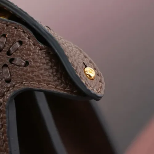 Cheap Fendi AAA Quality Messenger Bags For Women #1404721 Replica Wholesale [$125.00 USD] [ITEM#1404721] on Replica Fendi AAA Quality Messenger Bags