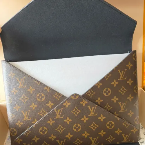 Cheap Louis Vuitton AAA Quality Daily Pouches #1404786 Replica Wholesale [$160.00 USD] [ITEM#1404786] on Replica Louis Vuitton AAA Quality Pouches