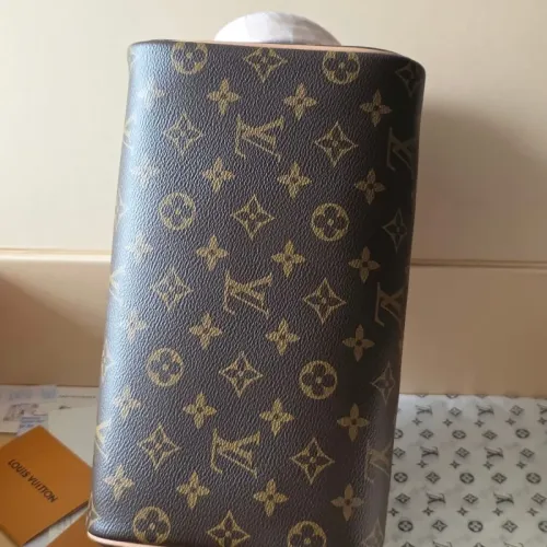 Cheap Louis Vuitton AAA Quality Cosmetic Pouches #1404793 Replica Wholesale [$102.00 USD] [ITEM#1404793] on Replica Louis Vuitton AAA Quality Pouches