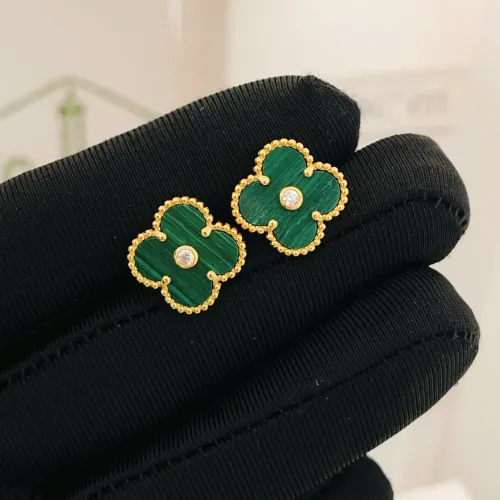 Cheap Van Cleef &amp; Arpels Earrings For Women #1406192 Replica Wholesale [$25.00 USD] [ITEM#1406192] on Replica Van Cleef &amp; Arpels Earrings
