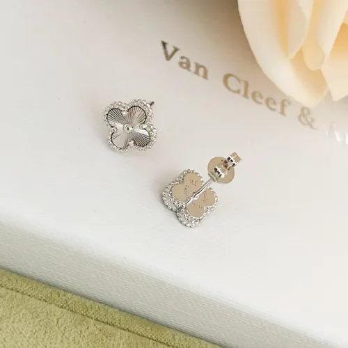 Cheap Van Cleef &amp; Arpels Earrings For Women #1406543 Replica Wholesale [$25.00 USD] [ITEM#1406543] on Replica Van Cleef &amp; Arpels Earrings
