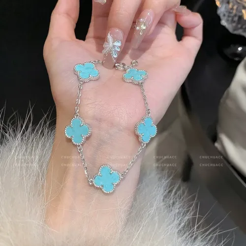 Cheap Van Cleef &amp; Arpels Bracelets For Women #1406582 Replica Wholesale [$34.00 USD] [ITEM#1406582] on Replica Van Cleef &amp; Arpels Bracelets