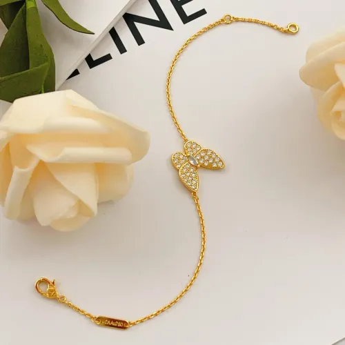 Cheap Van Cleef &amp; Arpels Bracelets For Women #1406610 Replica Wholesale [$25.00 USD] [ITEM#1406610] on Replica Van Cleef &amp; Arpels Bracelets