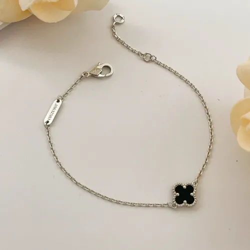 Cheap Van Cleef &amp; Arpels Bracelets For Women #1406621 Replica Wholesale [$25.00 USD] [ITEM#1406621] on Replica Van Cleef &amp; Arpels Bracelets