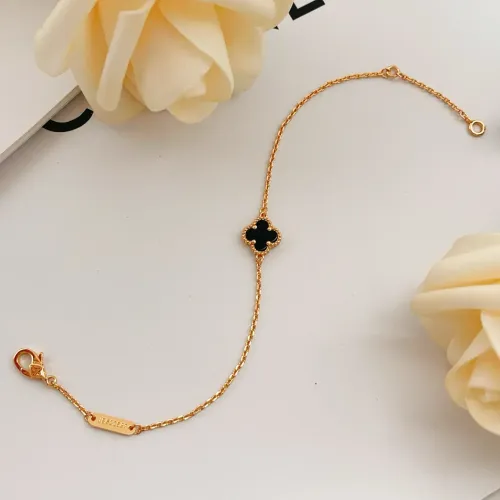 Cheap Van Cleef &amp; Arpels Bracelets For Women #1406622 Replica Wholesale [$25.00 USD] [ITEM#1406622] on Replica Van Cleef &amp; Arpels Bracelets