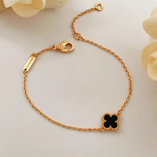Cheap Van Cleef &amp; Arpels Bracelets For Women #1406622 Replica Wholesale [$25.00 USD] [ITEM#1406622] on Replica Van Cleef &amp; Arpels Bracelets