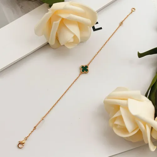 Cheap Van Cleef &amp; Arpels Bracelets For Women #1406630 Replica Wholesale [$25.00 USD] [ITEM#1406630] on Replica Van Cleef &amp; Arpels Bracelets