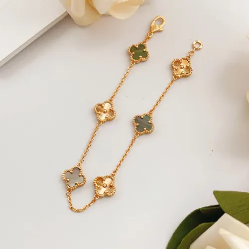 Cheap Van Cleef &amp; Arpels Bracelets For Women #1406636 Replica Wholesale [$34.00 USD] [ITEM#1406636] on Replica Van Cleef &amp; Arpels Bracelets