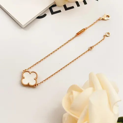Cheap Van Cleef &amp; Arpels Bracelets For Women #1406639 Replica Wholesale [$25.00 USD] [ITEM#1406639] on Replica Van Cleef &amp; Arpels Bracelets