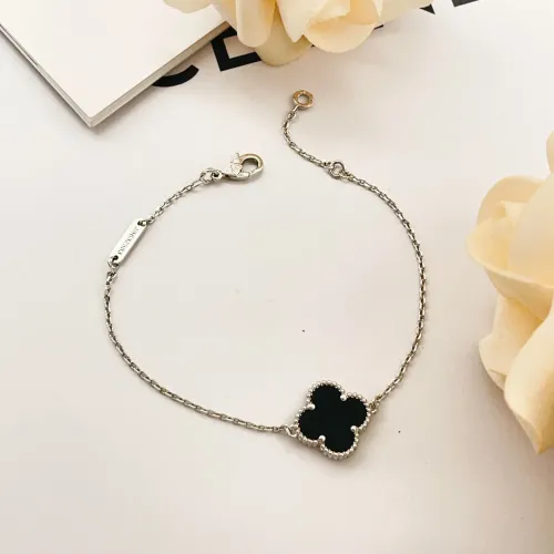 Cheap Van Cleef &amp; Arpels Bracelets For Women #1406641 Replica Wholesale [$25.00 USD] [ITEM#1406641] on Replica Van Cleef &amp; Arpels Bracelets