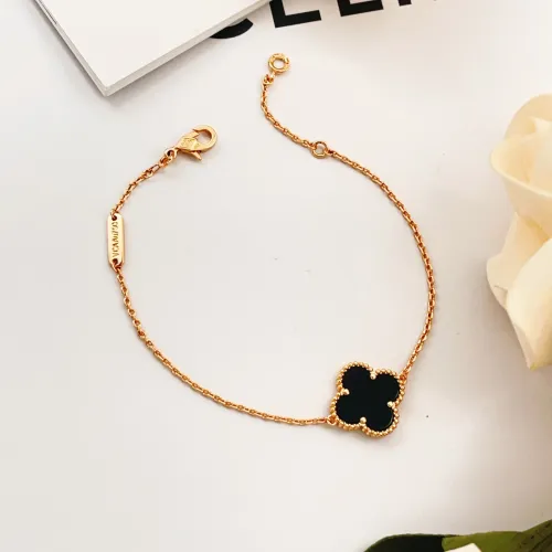 Cheap Van Cleef &amp; Arpels Bracelets For Women #1406642 Replica Wholesale [$25.00 USD] [ITEM#1406642] on Replica Van Cleef &amp; Arpels Bracelets
