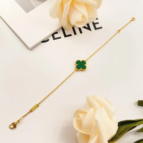 Cheap Van Cleef &amp; Arpels Bracelets For Women #1406649 Replica Wholesale [$25.00 USD] [ITEM#1406649] on Replica Van Cleef &amp; Arpels Bracelets
