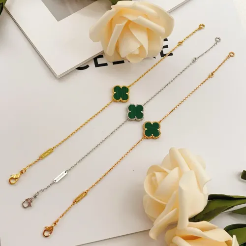 Cheap Van Cleef &amp; Arpels Bracelets For Women #1406649 Replica Wholesale [$25.00 USD] [ITEM#1406649] on Replica Van Cleef &amp; Arpels Bracelets
