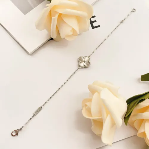 Cheap Van Cleef &amp; Arpels Bracelets For Women #1406652 Replica Wholesale [$25.00 USD] [ITEM#1406652] on Replica Van Cleef &amp; Arpels Bracelets