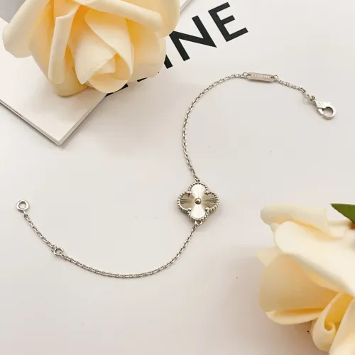 Cheap Van Cleef &amp; Arpels Bracelets For Women #1406652 Replica Wholesale [$25.00 USD] [ITEM#1406652] on Replica Van Cleef &amp; Arpels Bracelets