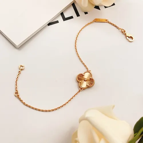 Cheap Van Cleef &amp; Arpels Bracelets For Women #1406653 Replica Wholesale [$25.00 USD] [ITEM#1406653] on Replica Van Cleef &amp; Arpels Bracelets