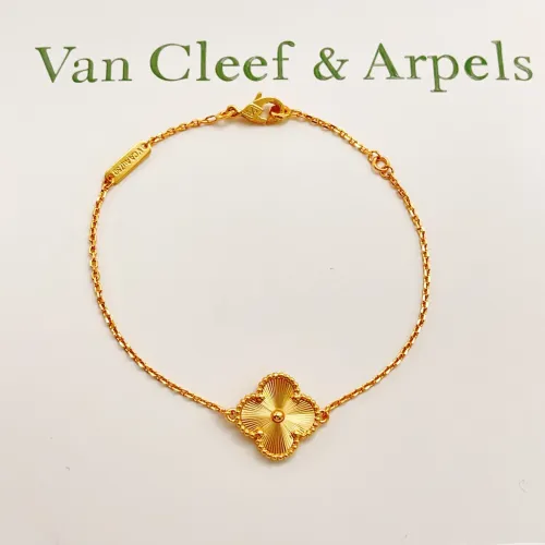 Cheap Van Cleef &amp; Arpels Bracelets For Women #1406654 Replica Wholesale [$25.00 USD] [ITEM#1406654] on Replica Van Cleef &amp; Arpels Bracelets