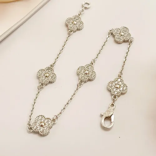 Cheap Van Cleef &amp; Arpels Bracelets For Women #1406658 Replica Wholesale [$34.00 USD] [ITEM#1406658] on Replica Van Cleef &amp; Arpels Bracelets