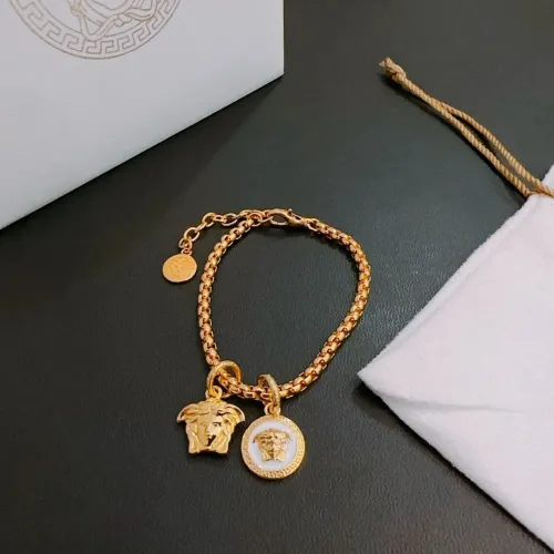 Cheap Versace Bracelets #1406768 Replica Wholesale [$39.00 USD] [ITEM#1406768] on Replica Versace Bracelets