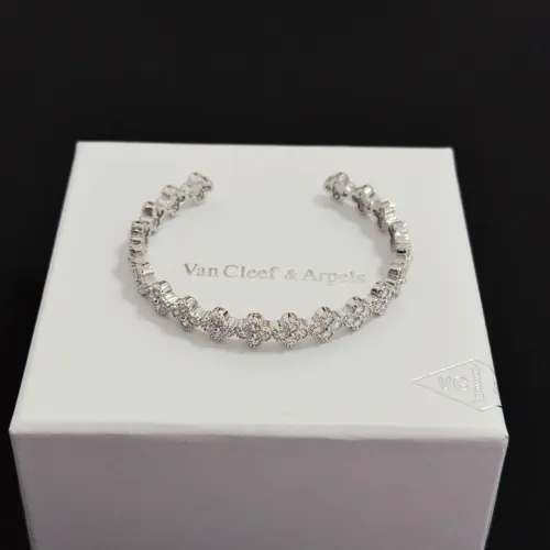 Cheap Van Cleef &amp; Arpels Bracelets For Women #1407099 Replica Wholesale [$48.00 USD] [ITEM#1407099] on Replica Van Cleef &amp; Arpels Bracelets