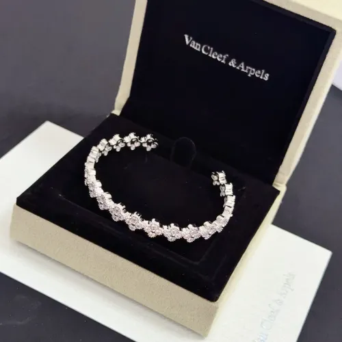 Cheap Van Cleef &amp; Arpels Bracelets For Women #1407099 Replica Wholesale [$48.00 USD] [ITEM#1407099] on Replica Van Cleef &amp; Arpels Bracelets