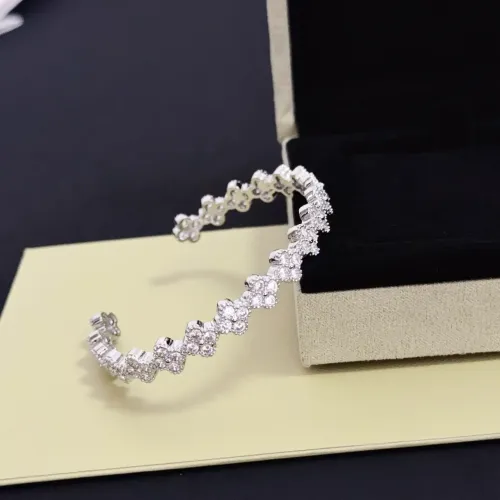 Cheap Van Cleef &amp; Arpels Bracelets For Women #1407099 Replica Wholesale [$48.00 USD] [ITEM#1407099] on Replica Van Cleef &amp; Arpels Bracelets