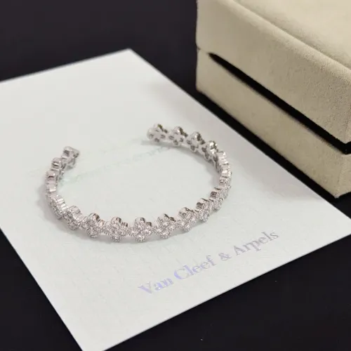 Cheap Van Cleef &amp; Arpels Bracelets For Women #1407099 Replica Wholesale [$48.00 USD] [ITEM#1407099] on Replica Van Cleef &amp; Arpels Bracelets