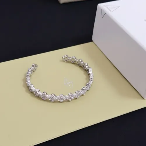 Cheap Van Cleef &amp; Arpels Bracelets For Women #1407099 Replica Wholesale [$48.00 USD] [ITEM#1407099] on Replica Van Cleef &amp; Arpels Bracelets