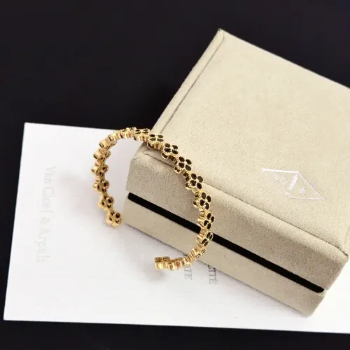 Cheap Van Cleef &amp; Arpels Bracelets For Women #1407100 Replica Wholesale [$48.00 USD] [ITEM#1407100] on Replica Van Cleef &amp; Arpels Bracelets