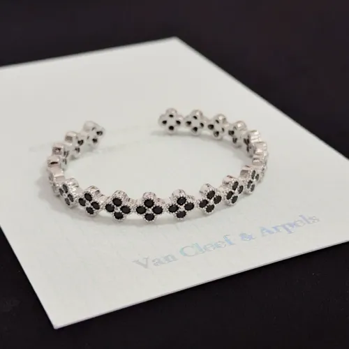 Cheap Van Cleef &amp; Arpels Bracelets For Women #1407101 Replica Wholesale [$48.00 USD] [ITEM#1407101] on Replica Van Cleef &amp; Arpels Bracelets