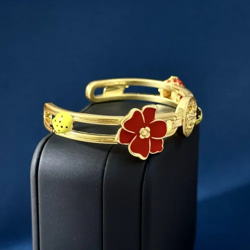 Cheap Versace Bracelets #1407115 Replica Wholesale [$32.00 USD] [ITEM#1407115] on Replica Versace Bracelets