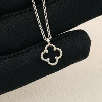 Cheap Van Cleef &amp; Arpels Necklaces For Women #1398246 Replica Wholesale [$25.00 USD] [ITEM#1398246] on Replica Van Cleef &amp; Arpels Necklaces