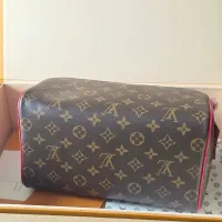 Cheap Louis Vuitton AAA Quality Cosmetic Pouches #1404790 Replica Wholesale [$102.00 USD] [ITEM#1404790] on Replica Louis Vuitton AAA Quality Pouches