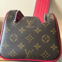 Cheap Louis Vuitton AAA Quality Cosmetic Pouches #1404790 Replica Wholesale [$102.00 USD] [ITEM#1404790] on Replica Louis Vuitton AAA Quality Pouches