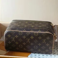 Cheap Louis Vuitton AAA Quality Cosmetic Pouches #1404793 Replica Wholesale [$102.00 USD] [ITEM#1404793] on Replica Louis Vuitton AAA Quality Pouches