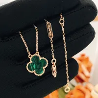Cheap Van Cleef &amp; Arpels Necklaces For Women #1406553 Replica Wholesale [$25.00 USD] [ITEM#1406553] on Replica Van Cleef &amp; Arpels Necklaces